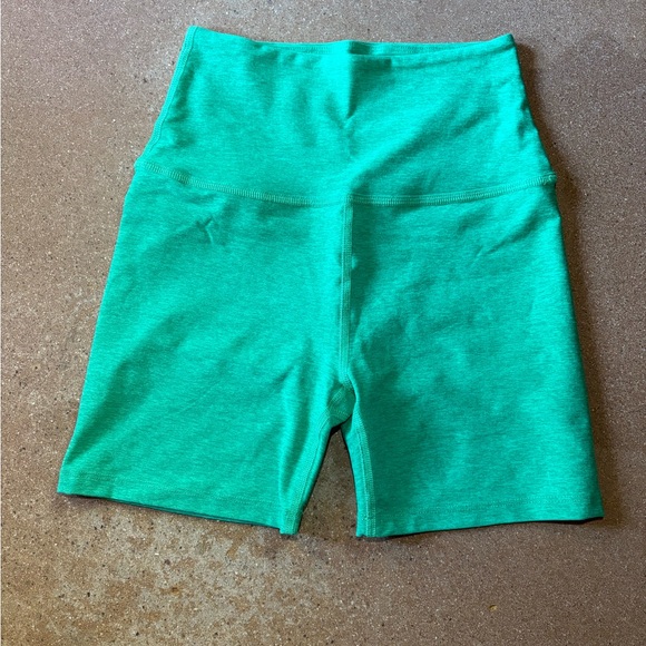 Beyond Yoga Spacedye Keep Pace Biker Women's Shorts- 5” Green Grass - Picture 1 of 6
